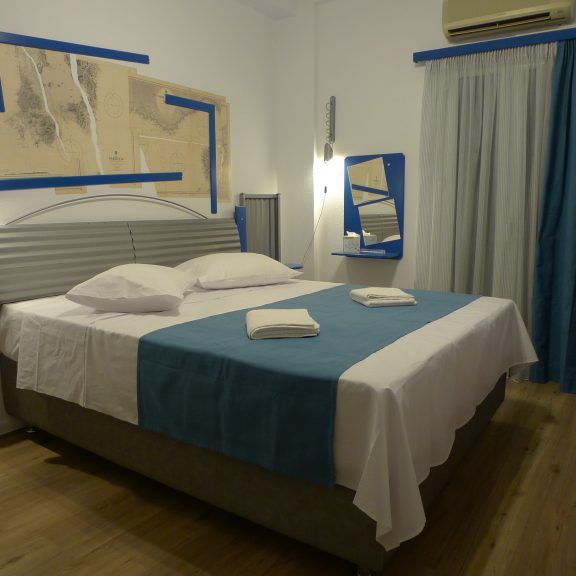 Υπνοδωμάτιο μεγάλο με δύο κρεβάτια