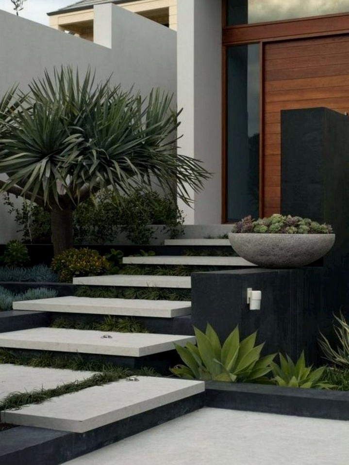 Modern And Chic Front Yard Design Ideas