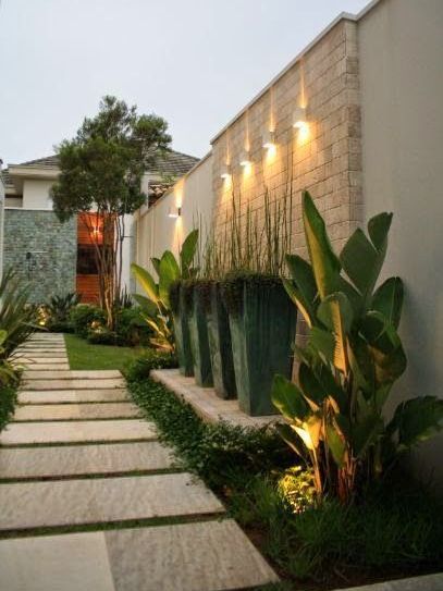 Modern And Chic Front Yard Design Ideas