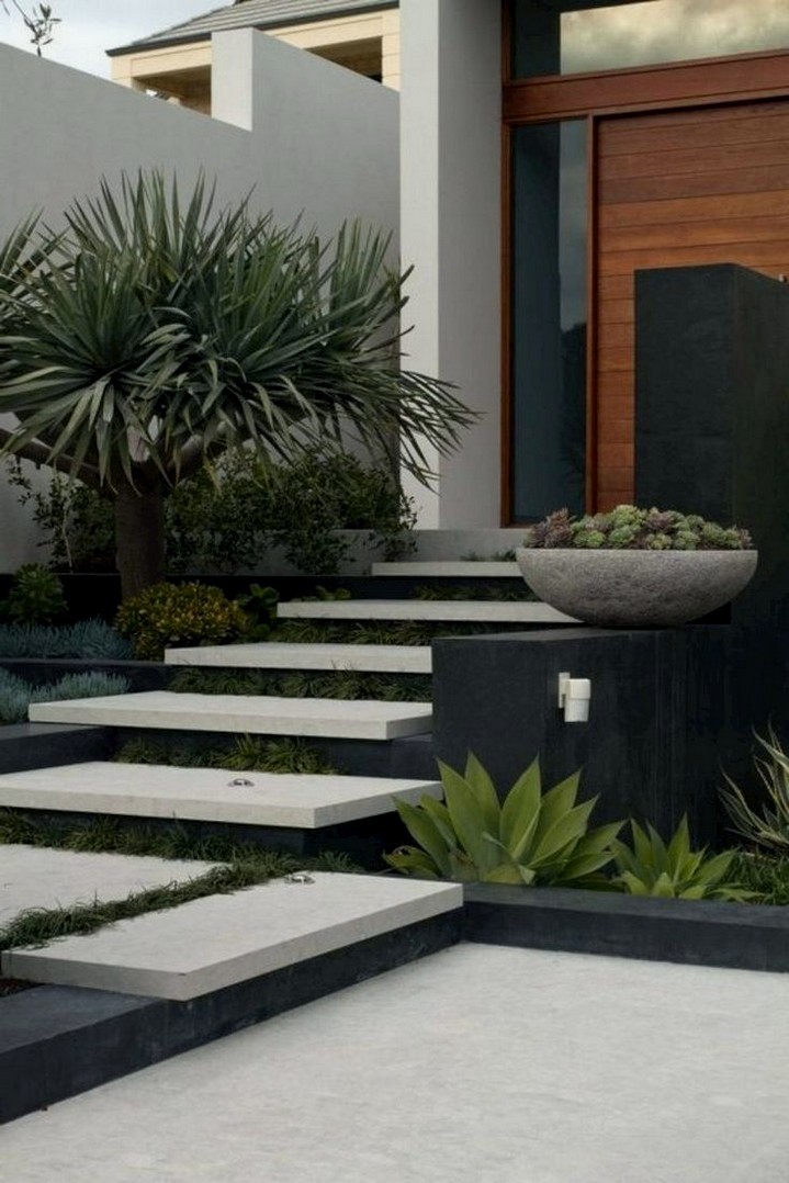 Modern And Chic Front Yard Design Ideas